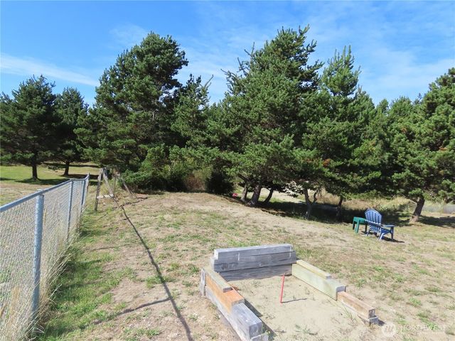 925 State Route 105, Grayland, WA 98547