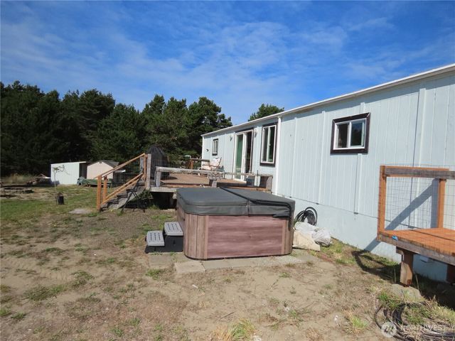 925 State Route 105, Grayland, WA 98547