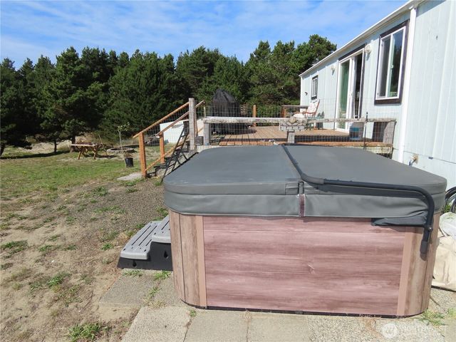 925 State Route 105, Grayland, WA 98547