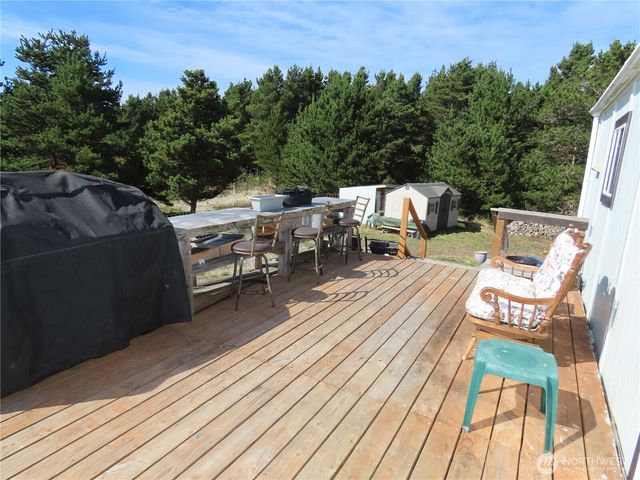 925 State Route 105, Grayland, WA 98547