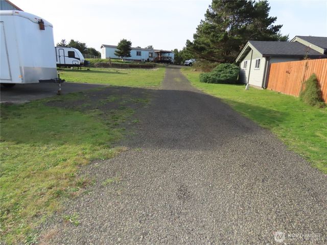 925 State Route 105, Grayland, WA 98547