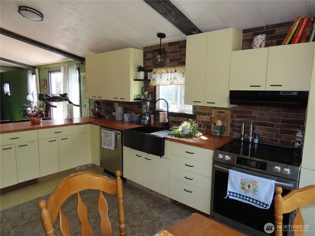 925 State Route 105, Grayland, WA 98547