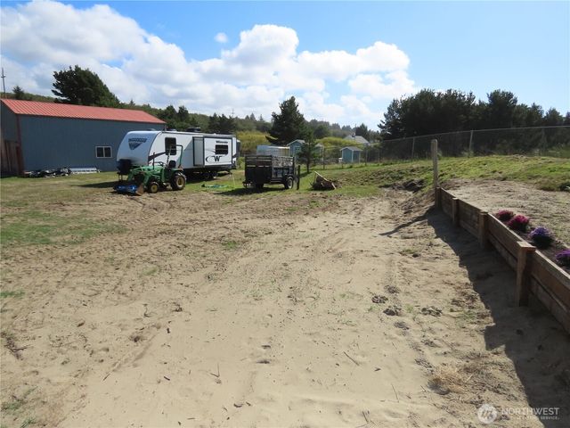 925 State Route 105, Grayland, WA 98547