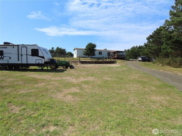 925 State Route 105, Grayland, WA 98547