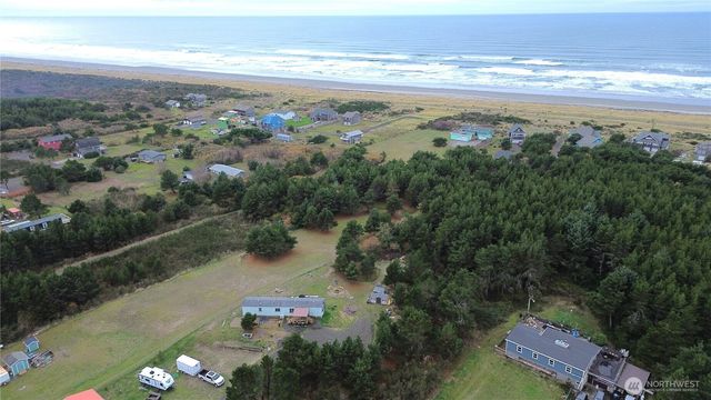 925 State Route 105, Grayland, WA 98547