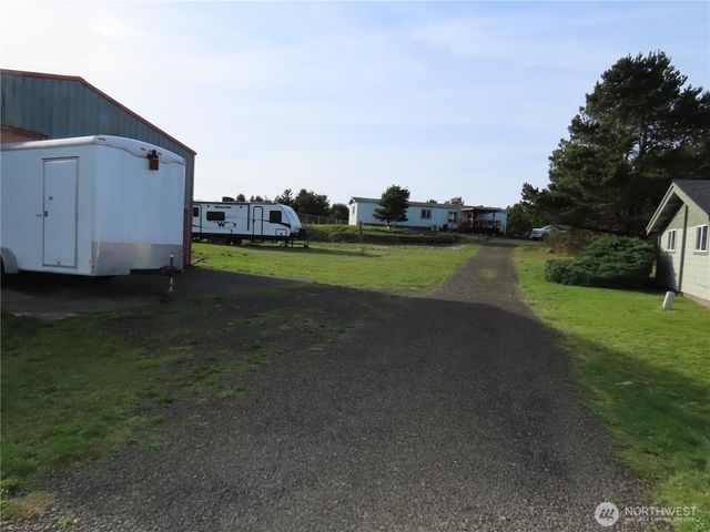 925 State Route 105, Grayland, WA 98547