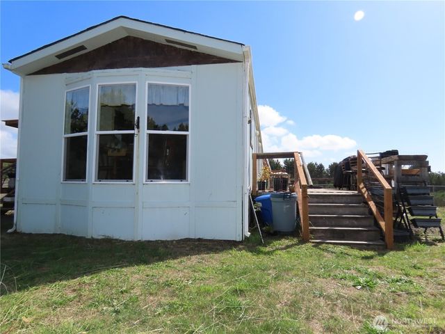 925 State Route 105, Grayland, WA 98547