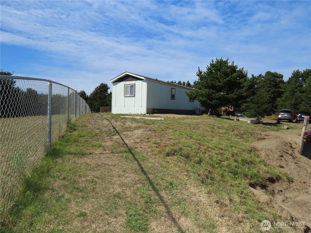 925 State Route 105, Grayland, WA 98547