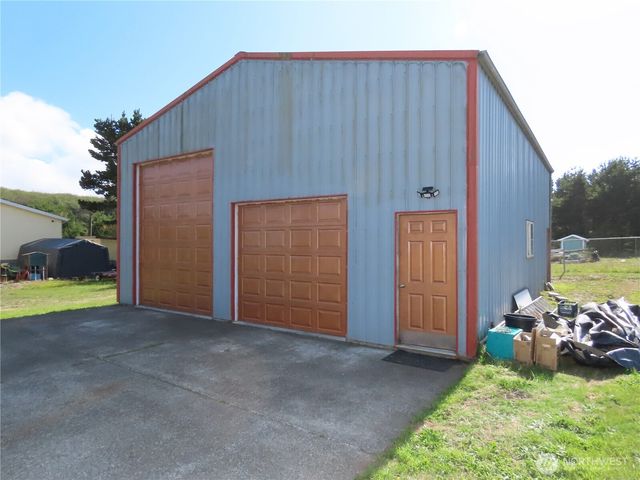 925 State Route 105, Grayland, WA 98547