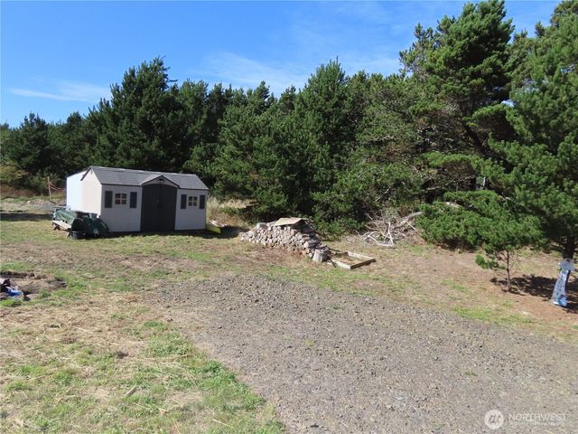 925 State Route 105, Grayland, WA 98547