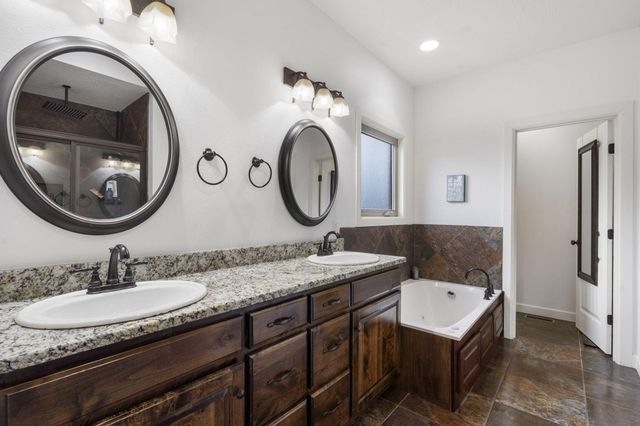 2956 S Ranch Drive, Springfield, MO 65809