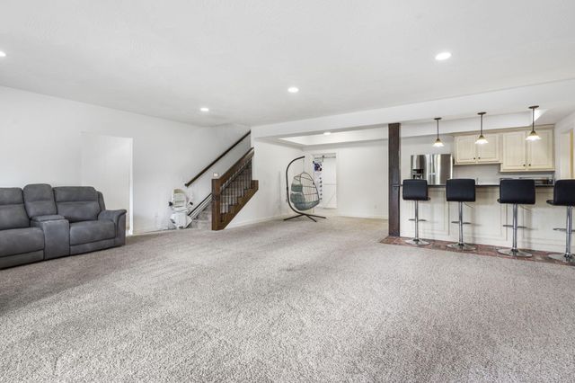 2956 S Ranch Drive, Springfield, MO 65809