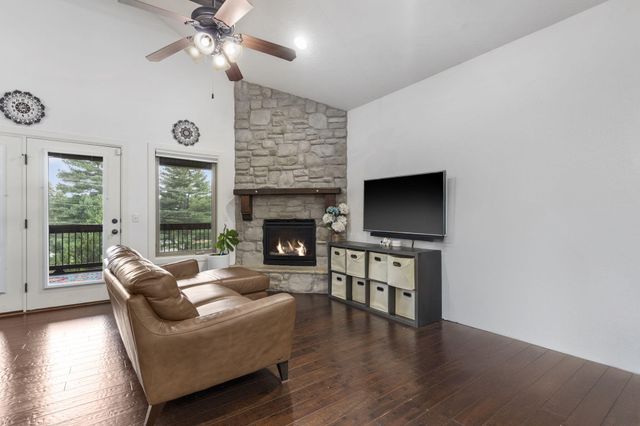 2956 S Ranch Drive, Springfield, MO 65809