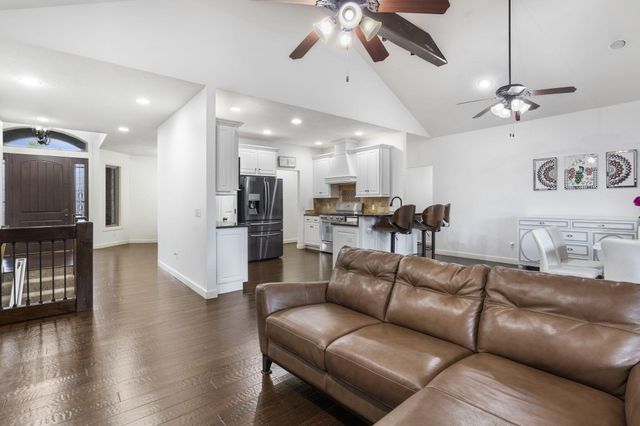 2956 S Ranch Drive, Springfield, MO 65809