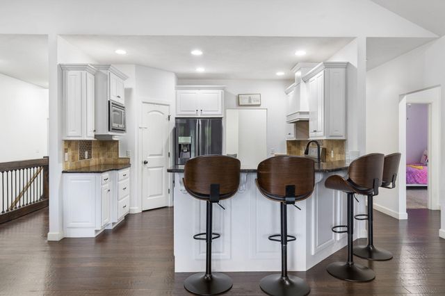 2956 S Ranch Drive, Springfield, MO 65809