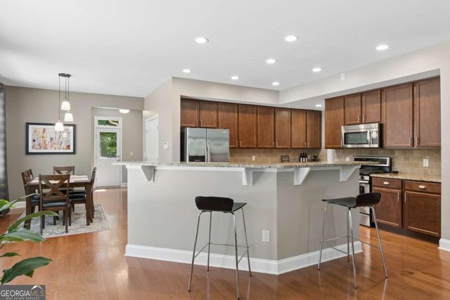 1090 Chelsey Way, Roswell, GA 30075