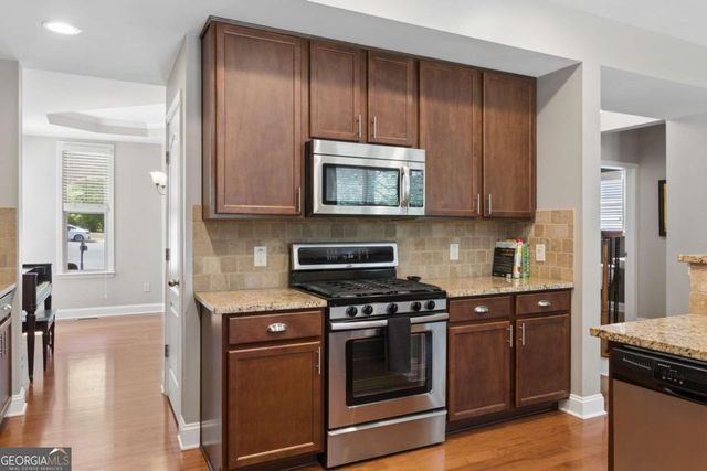 1090 Chelsey Way, Roswell, GA 30075