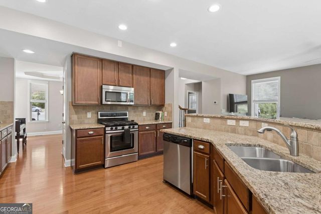 1090 Chelsey Way, Roswell, GA 30075