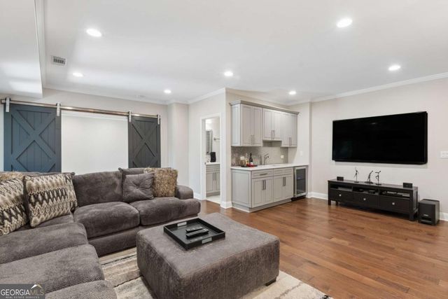 1090 Chelsey Way, Roswell, GA 30075