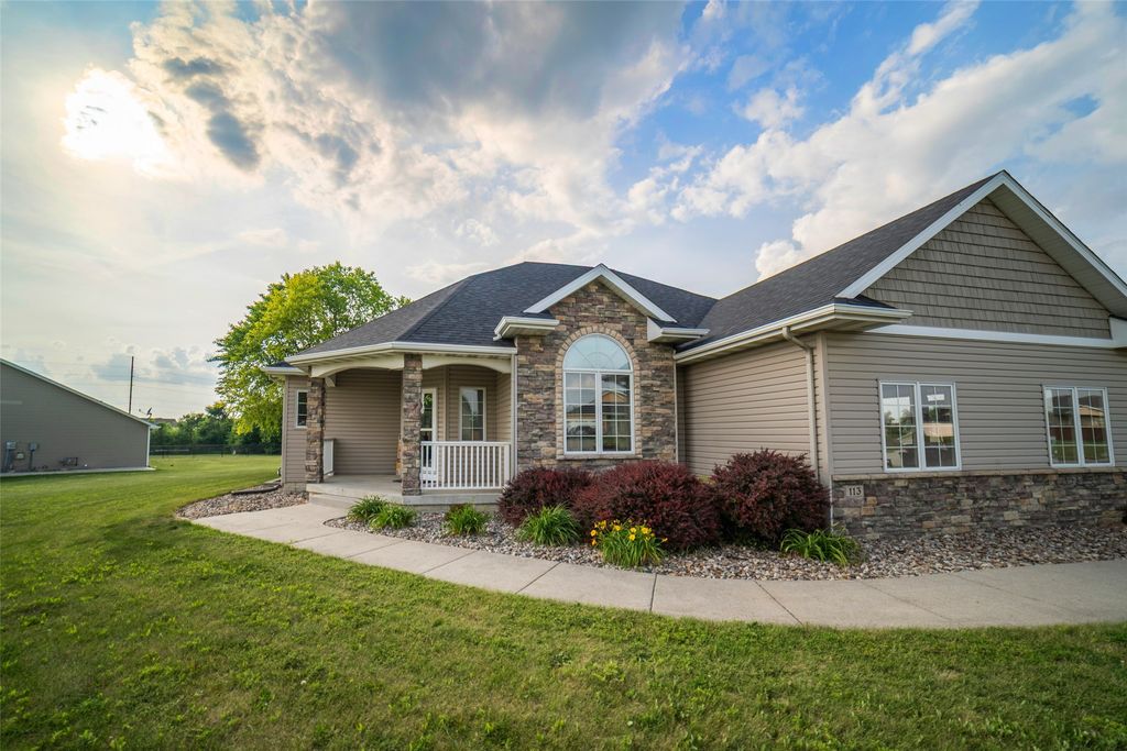 113 Centennial Drive, Huxley, IA 50124