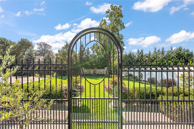 609 Academy Ave, Sewickley, PA 15143