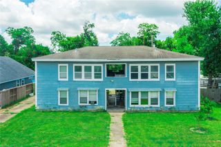 111 Holly Street, Lake Jackson, TX 77566