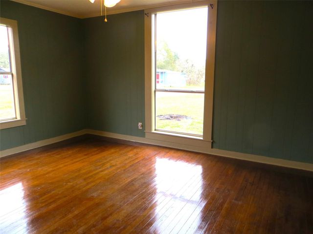 5807 Avenue D, Sheridan, TX 77475