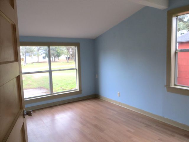 5807 Avenue D, Sheridan, TX 77475