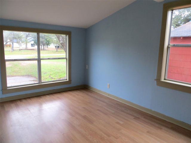 5807 Avenue D, Sheridan, TX 77475