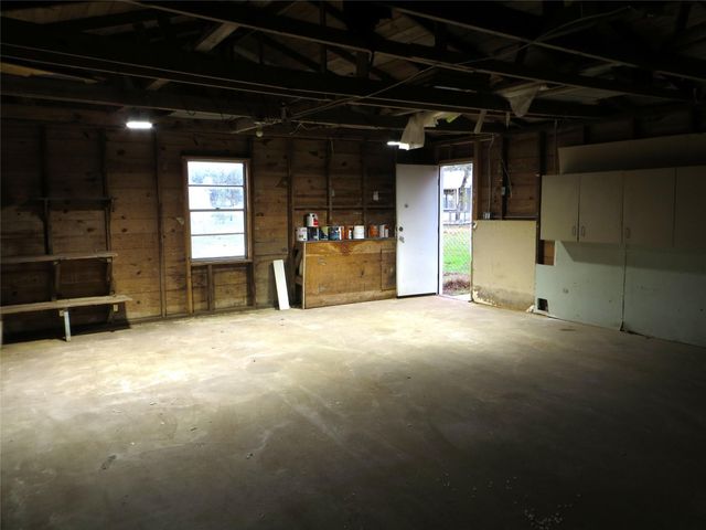 5807 Avenue D, Sheridan, TX 77475