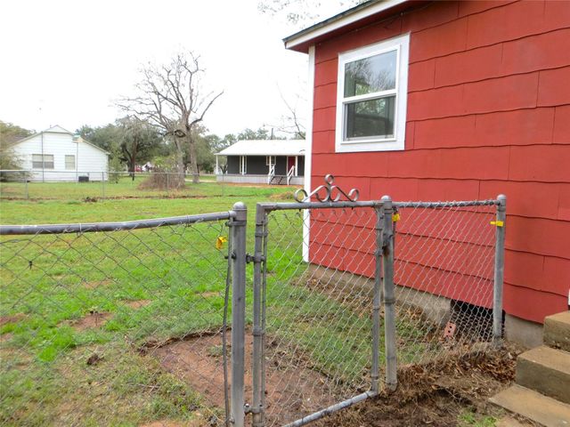 5807 Avenue D, Sheridan, TX 77475