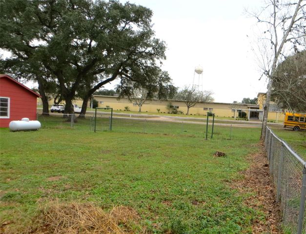 5807 Avenue D, Sheridan, TX 77475