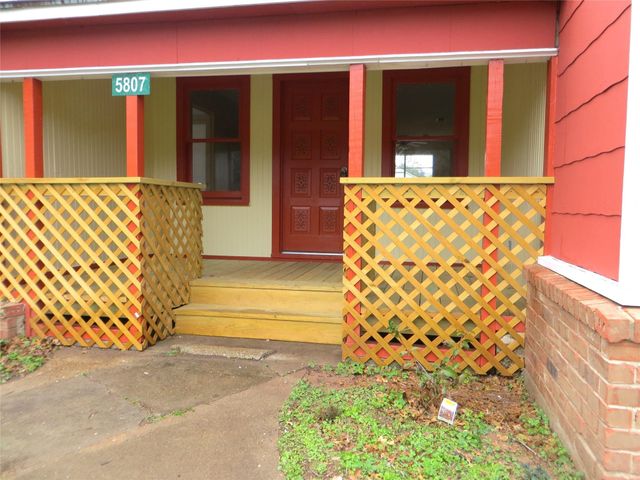 5807 Avenue D, Sheridan, TX 77475