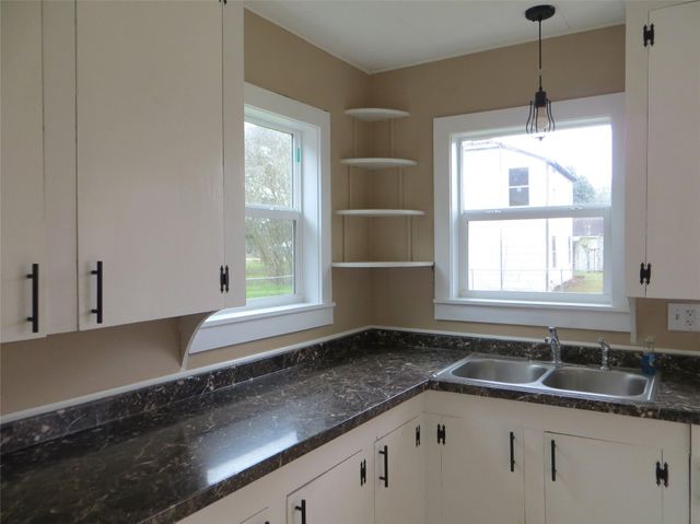 5807 Avenue D, Sheridan, TX 77475