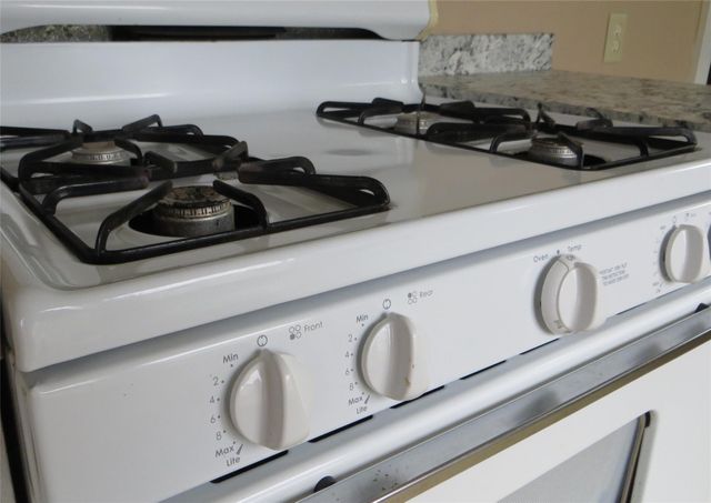 5807 Avenue D, Sheridan, TX 77475