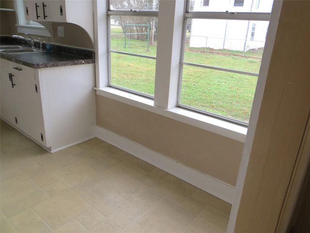 5807 Avenue D, Sheridan, TX 77475