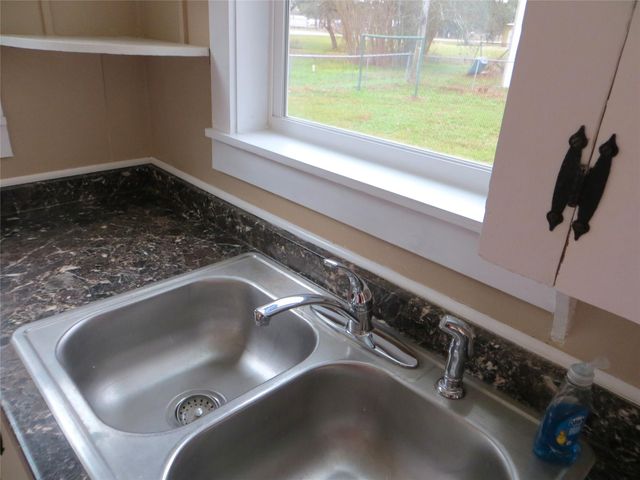 5807 Avenue D, Sheridan, TX 77475