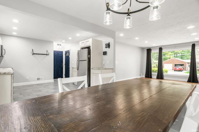 19613 Oakdale Avenue, South Bend, IN 46637
