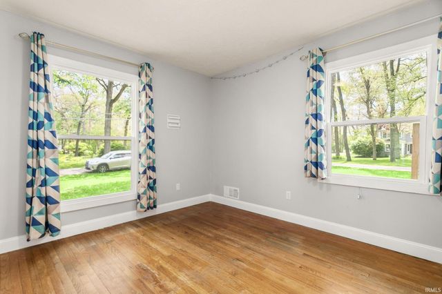 19613 Oakdale Avenue, South Bend, IN 46637