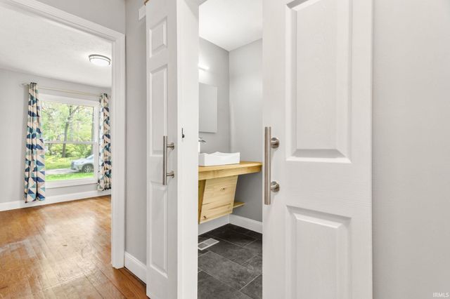 19613 Oakdale Avenue, South Bend, IN 46637