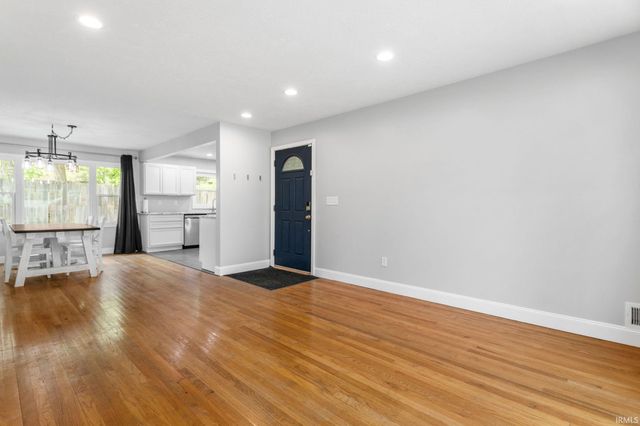 19613 Oakdale Avenue, South Bend, IN 46637
