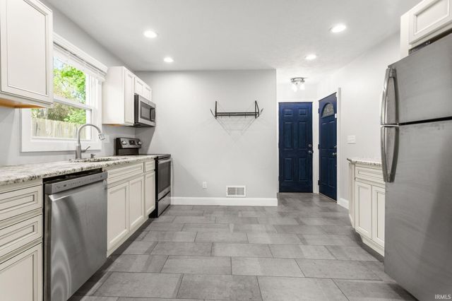 19613 Oakdale Avenue, South Bend, IN 46637