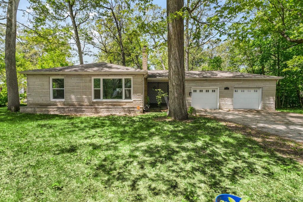 19613 Oakdale Avenue, South Bend, IN 46637