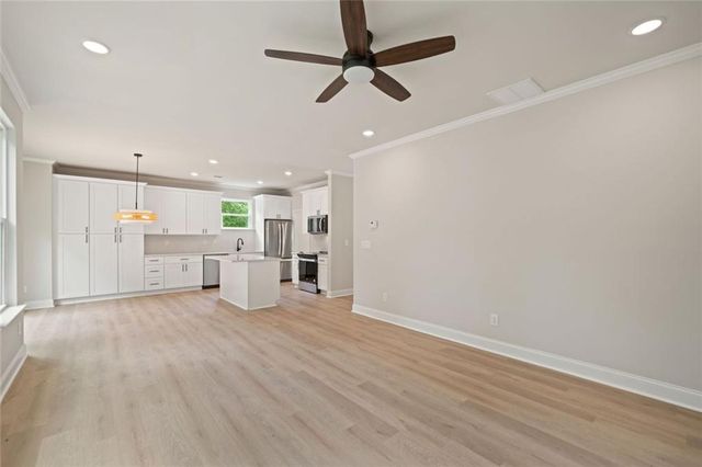 300 Timberwood Road NW, White, GA 30184