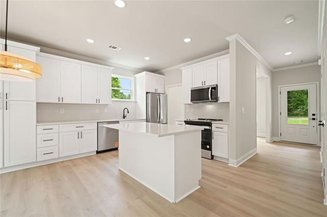300 Timberwood Road NW, White, GA 30184