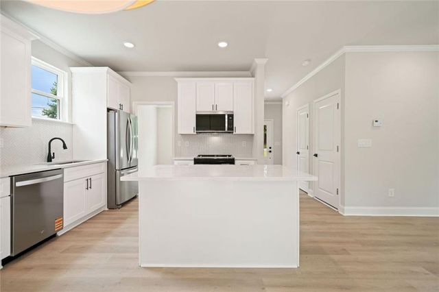 300 Timberwood Road NW, White, GA 30184