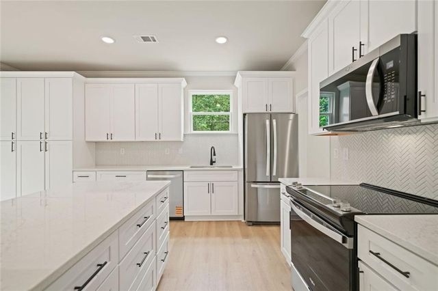 300 Timberwood Road NW, White, GA 30184