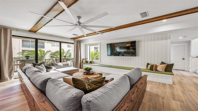1142 WINDSONG LANE B, Sarasota, FL 34242