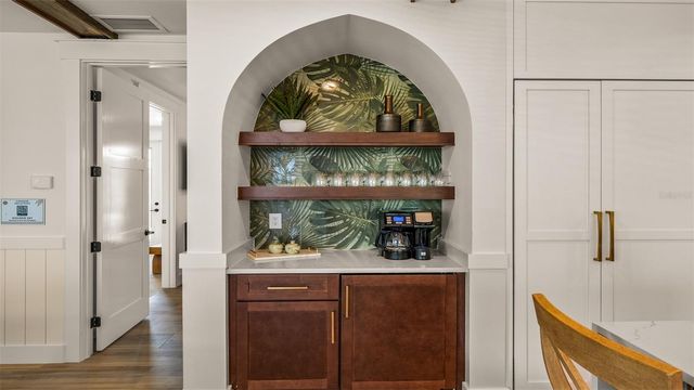 1142 WINDSONG LANE B, Sarasota, FL 34242