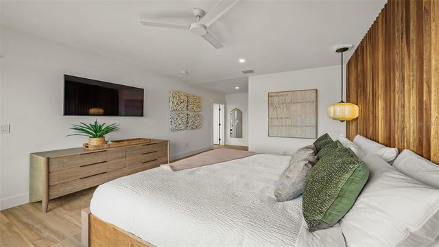 1142 WINDSONG LANE B, Sarasota, FL 34242